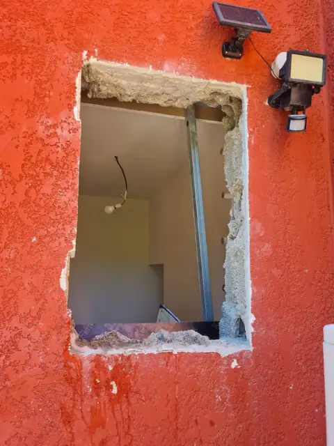 Création d'une ouverture dans un mur de façade